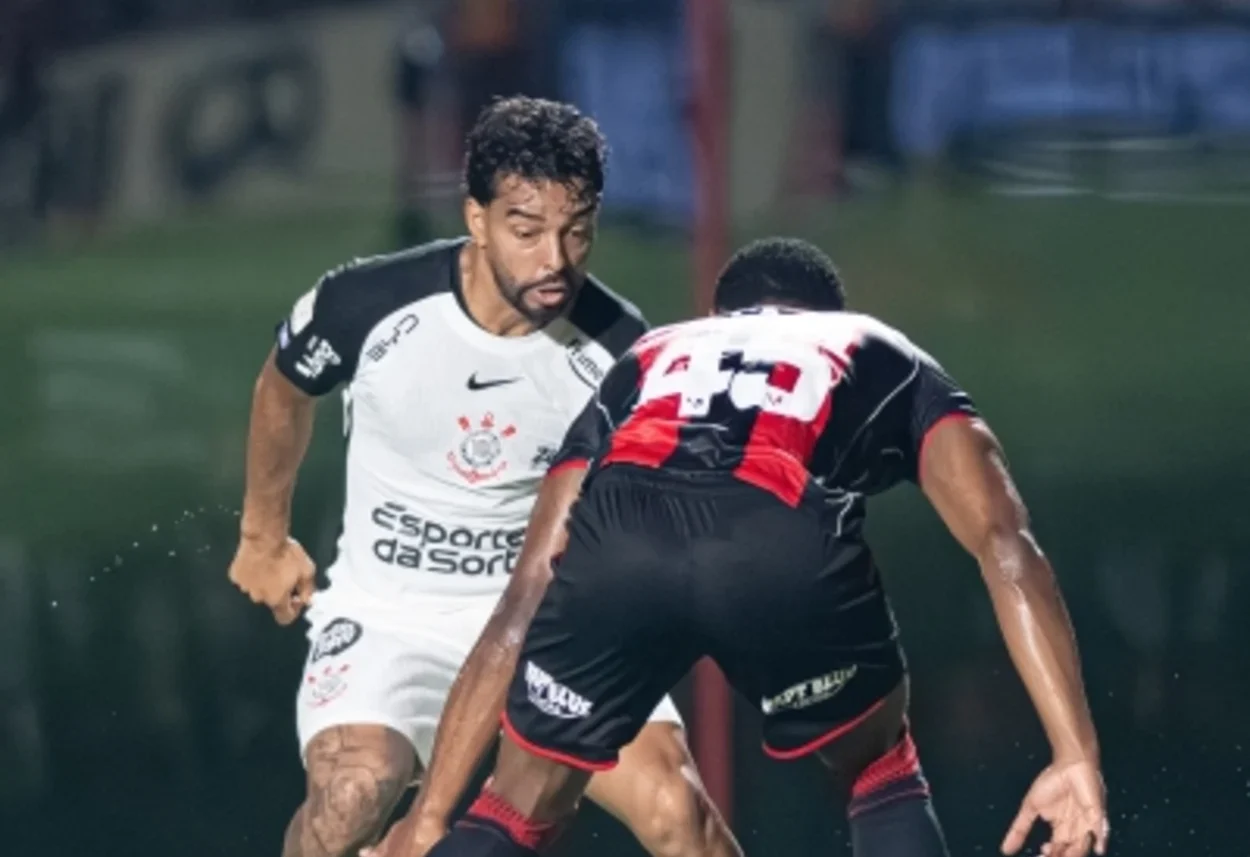 Corinthians chega a 4º jogo sem sofrer gols e Bidu comemora: “Consistentes”