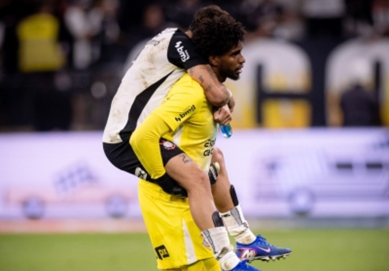 Corinthians relaciona 24 jogadores com Hugo Souza e Kaio César de volta