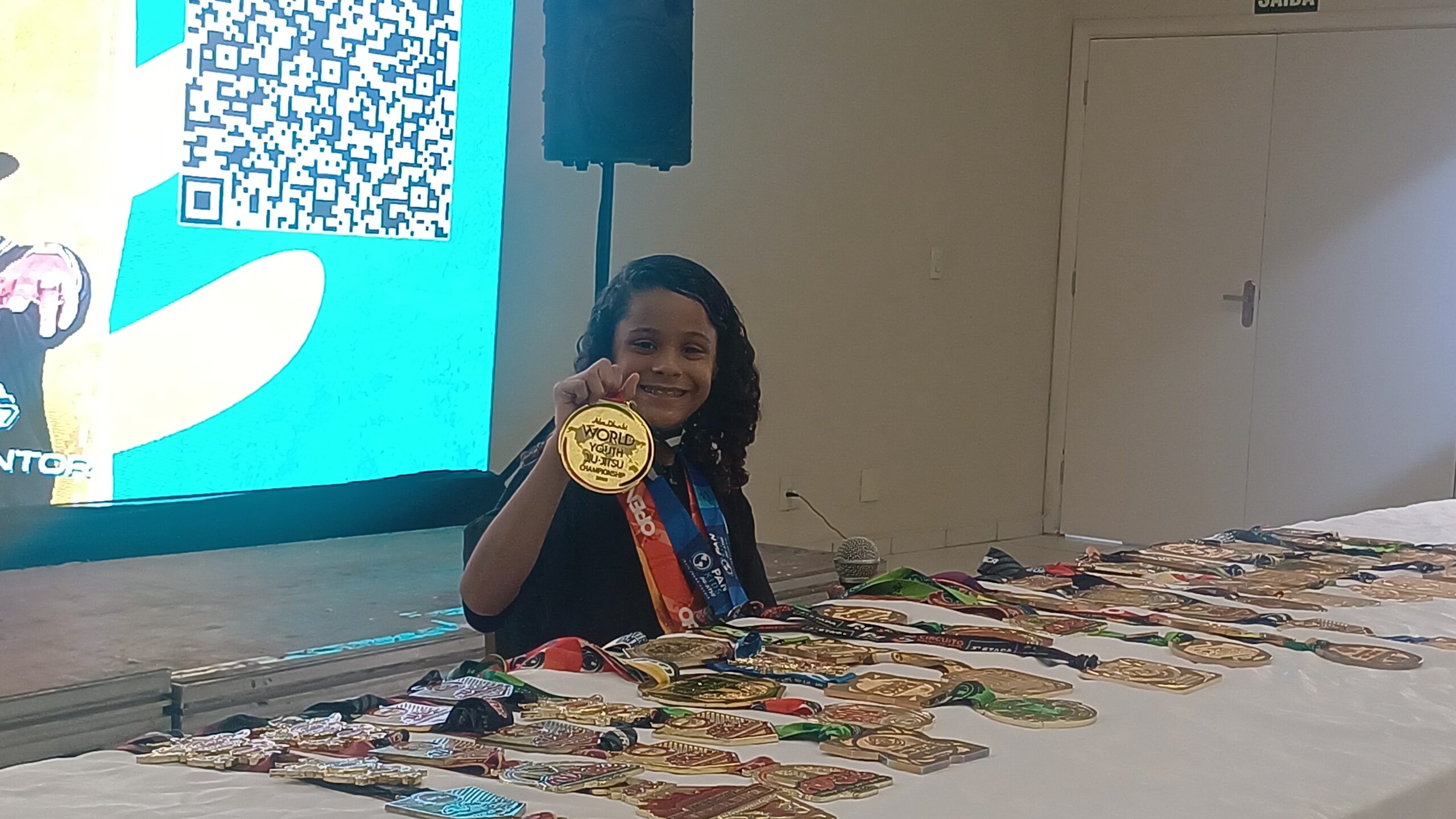 Promessa do jiu-jitsu, Rebeca Bem te vi, faz feijoada para seguir competindo