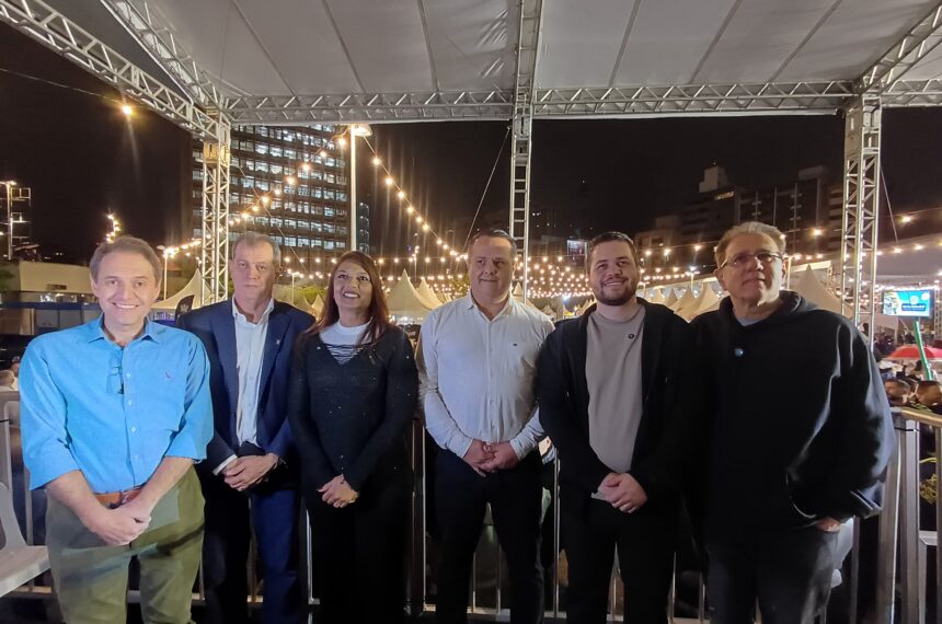 Feria da fraternidade maneva