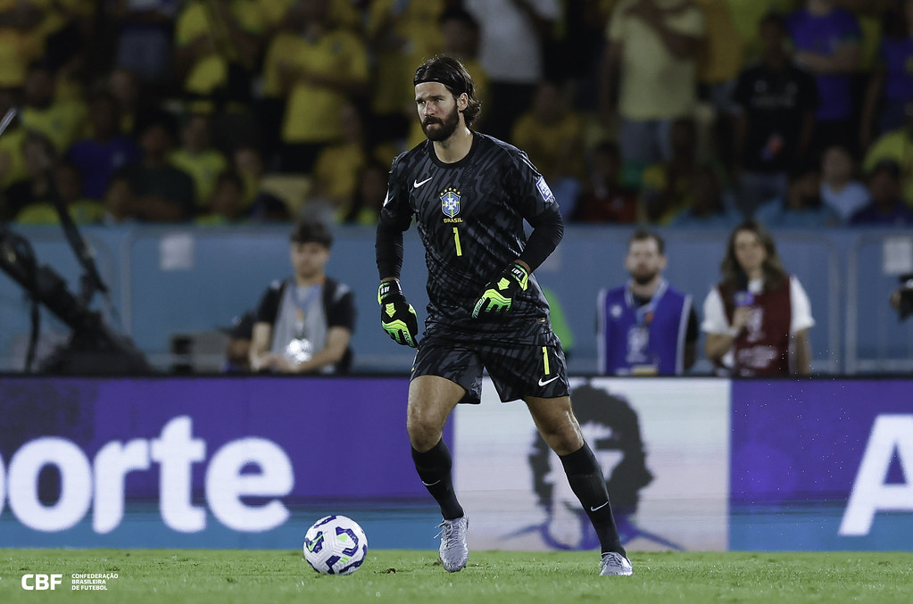 Lesão de Alisson na coxa preocupa para a Copa 2026
