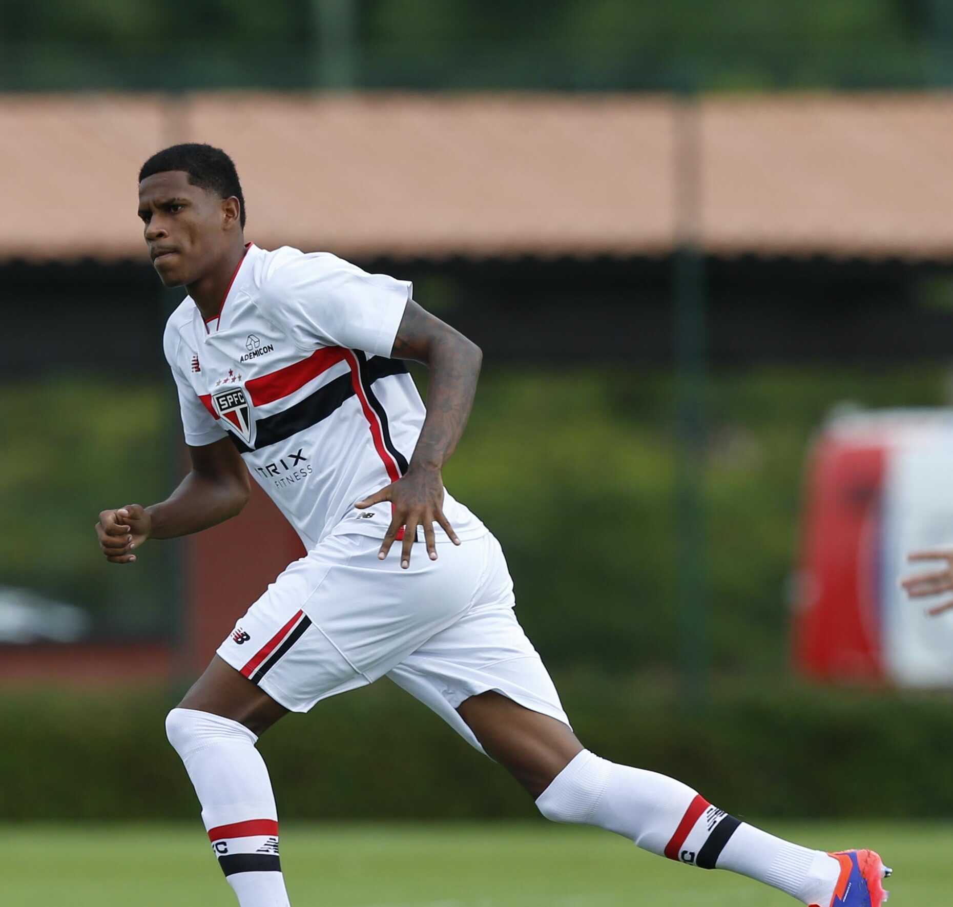 São Paulo renova com joia do Sub-20 até 2030