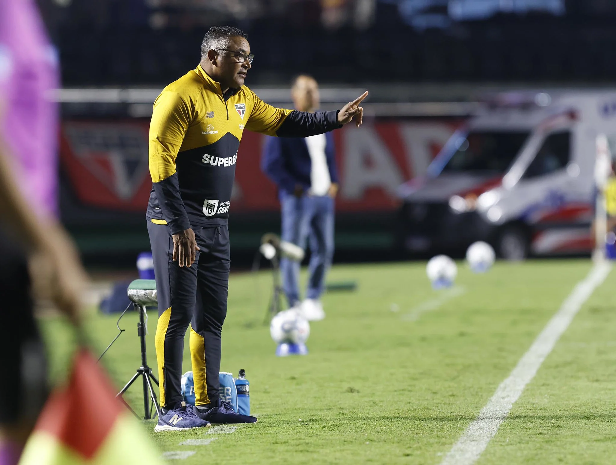 Roger Machado comenta lesão de Marcos Antônio e concorda com vaias: “São justas”