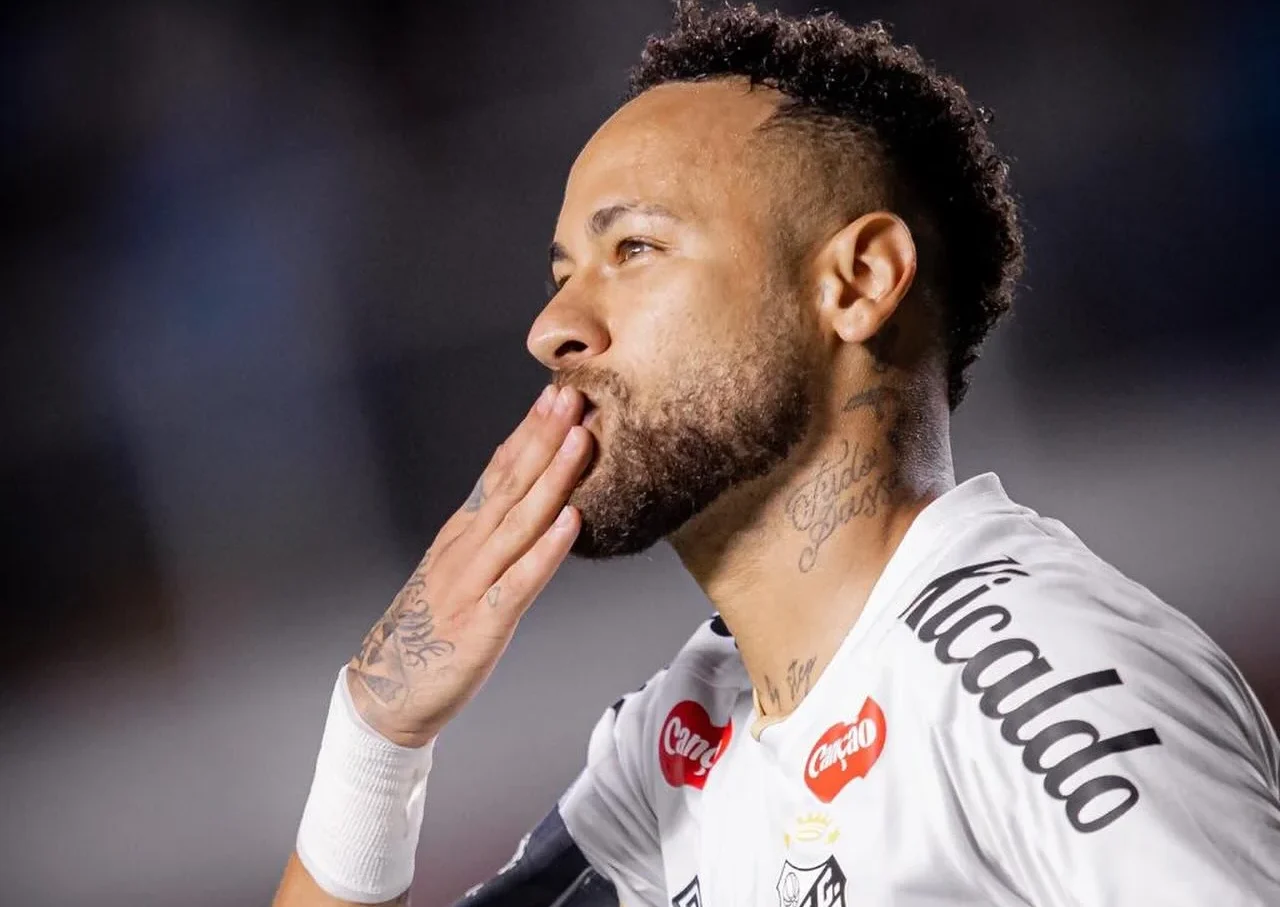 Neymar se envolve em bate-boca com torcedores: “Eu dou minha vida”