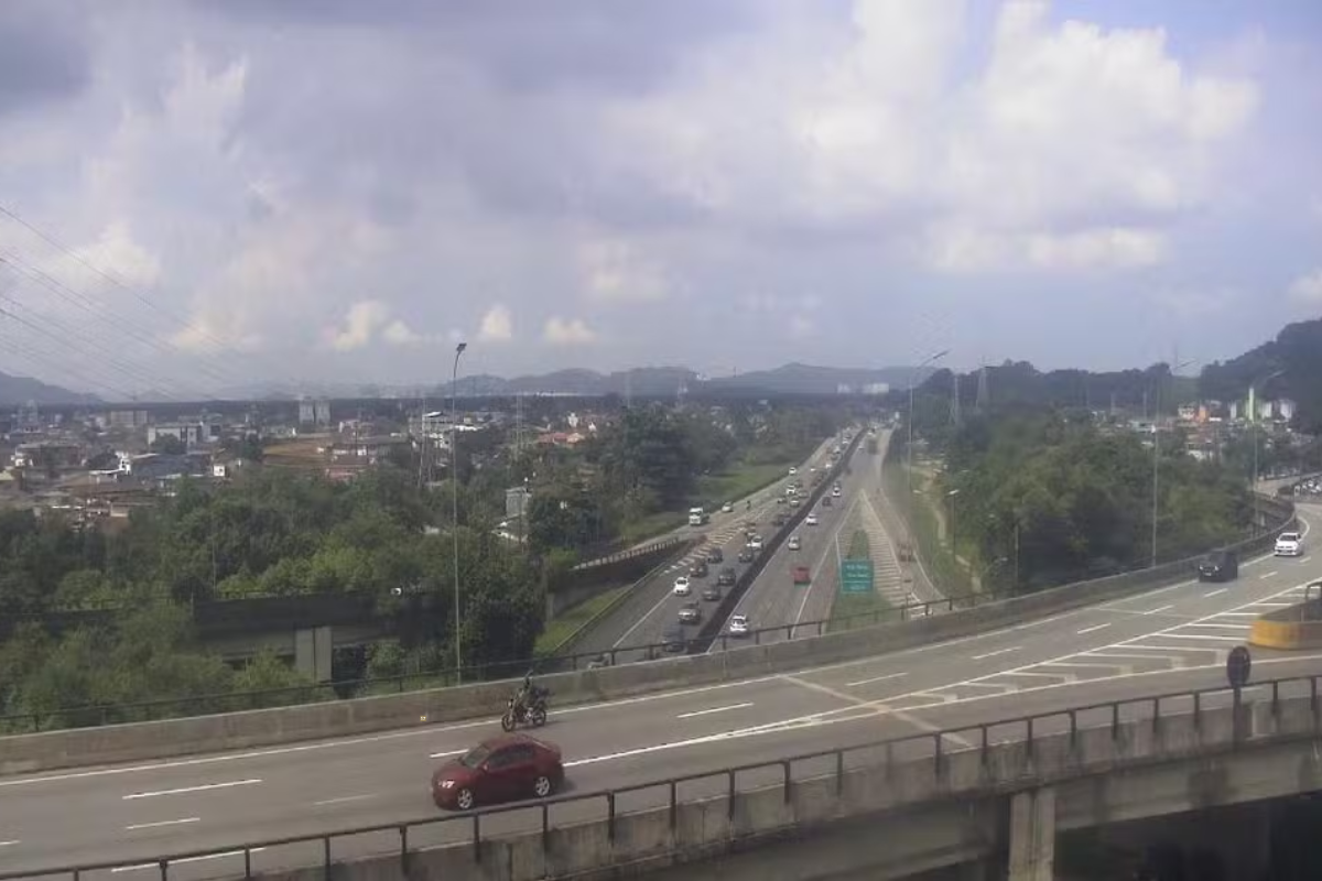 Volta do feriadão congestiona rodovias em direção a São Paulo