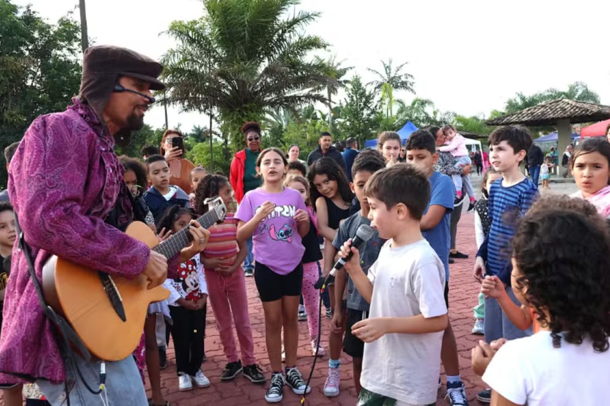 Praia Grande sedia Domingo no Parque com cultura e lazer