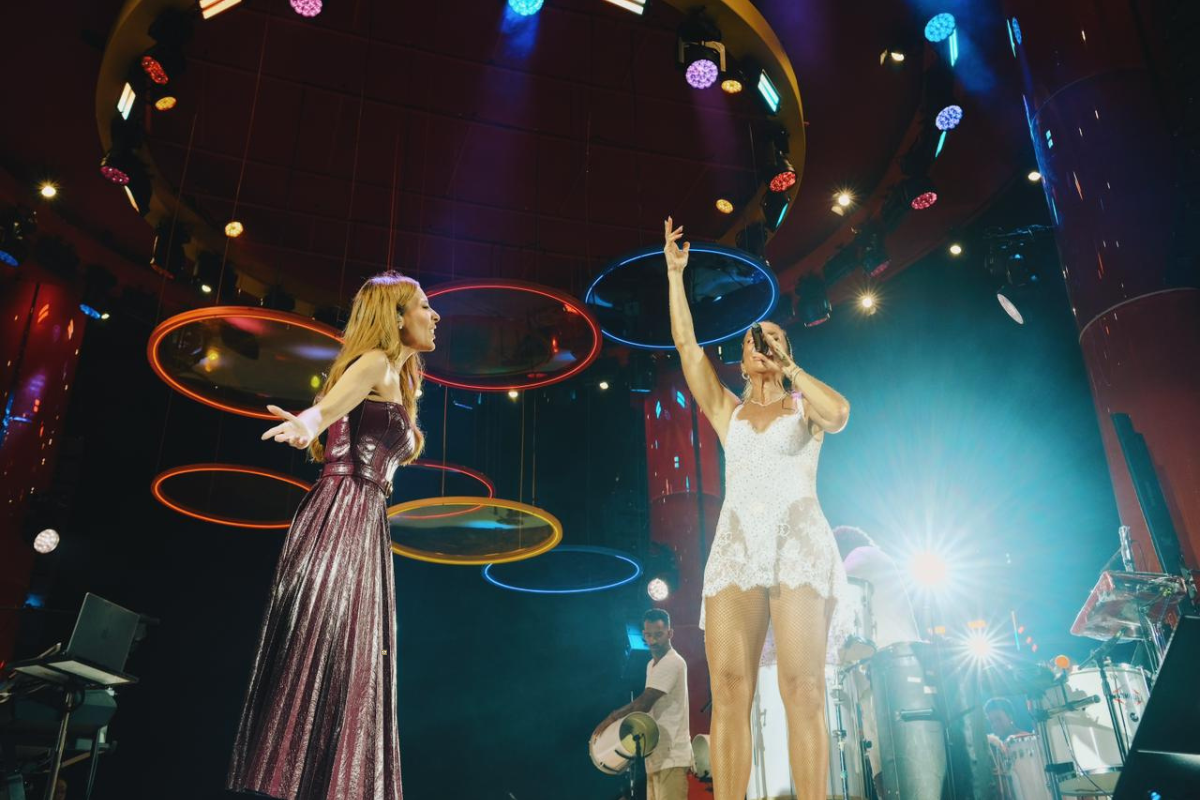 Ana Clara brilha ao cantar com Ivete Sangalo em show