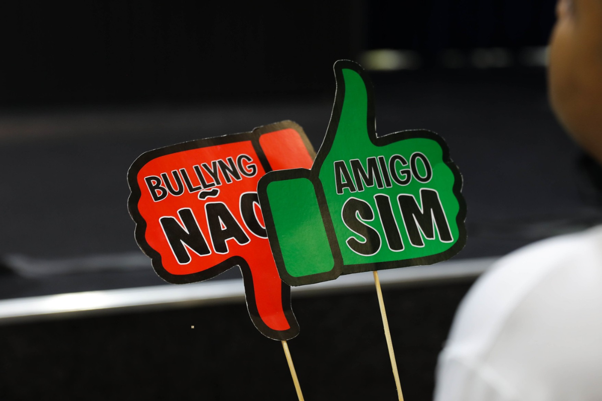 Alesp debate violência escolar com famílias de vítimas