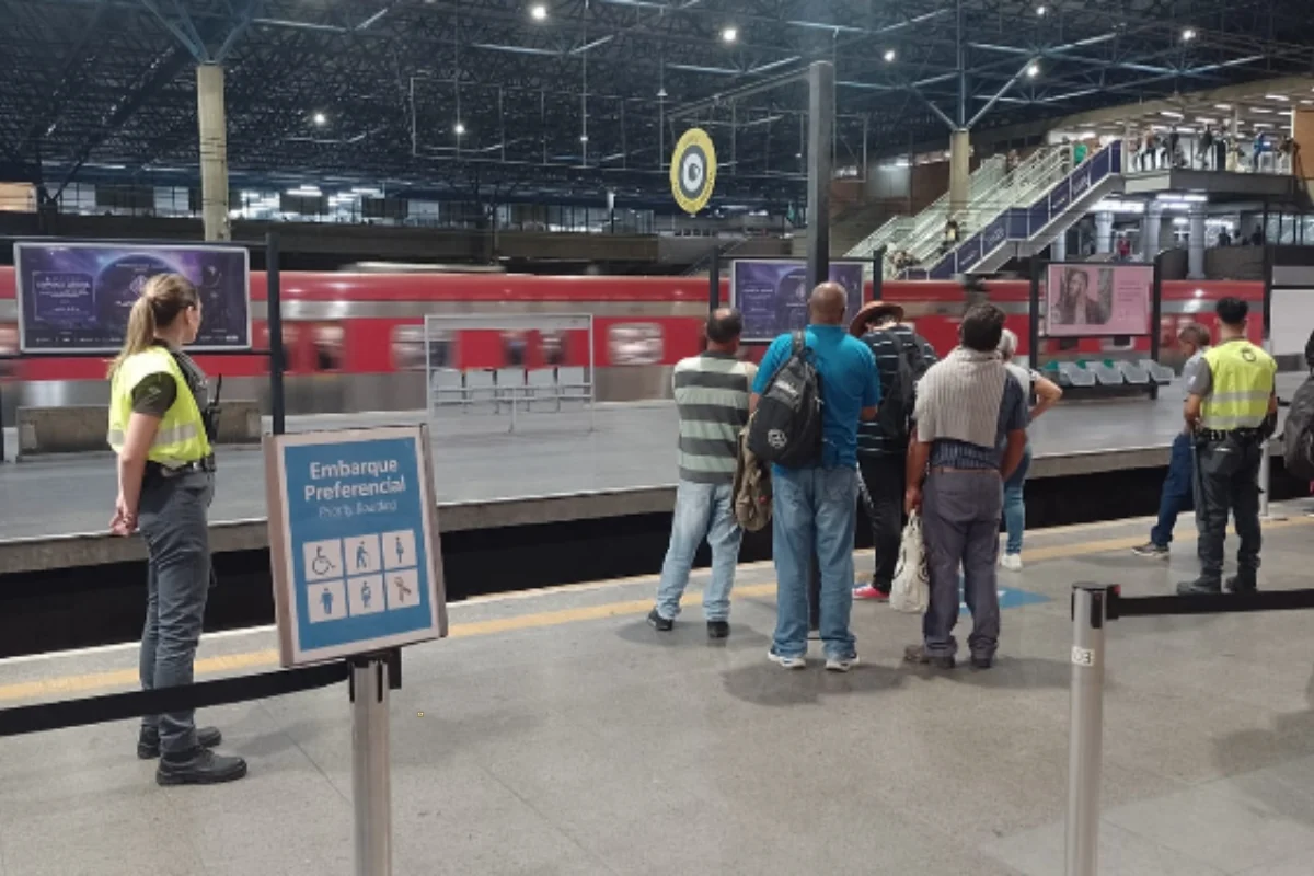 Linha 8-Diamante ganha embarque preferencial na Palmeiras-Barra Funda