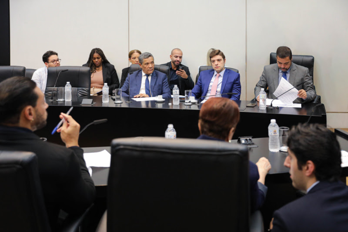 Alesp fiscaliza postos de gasolina contra fraudes em SP