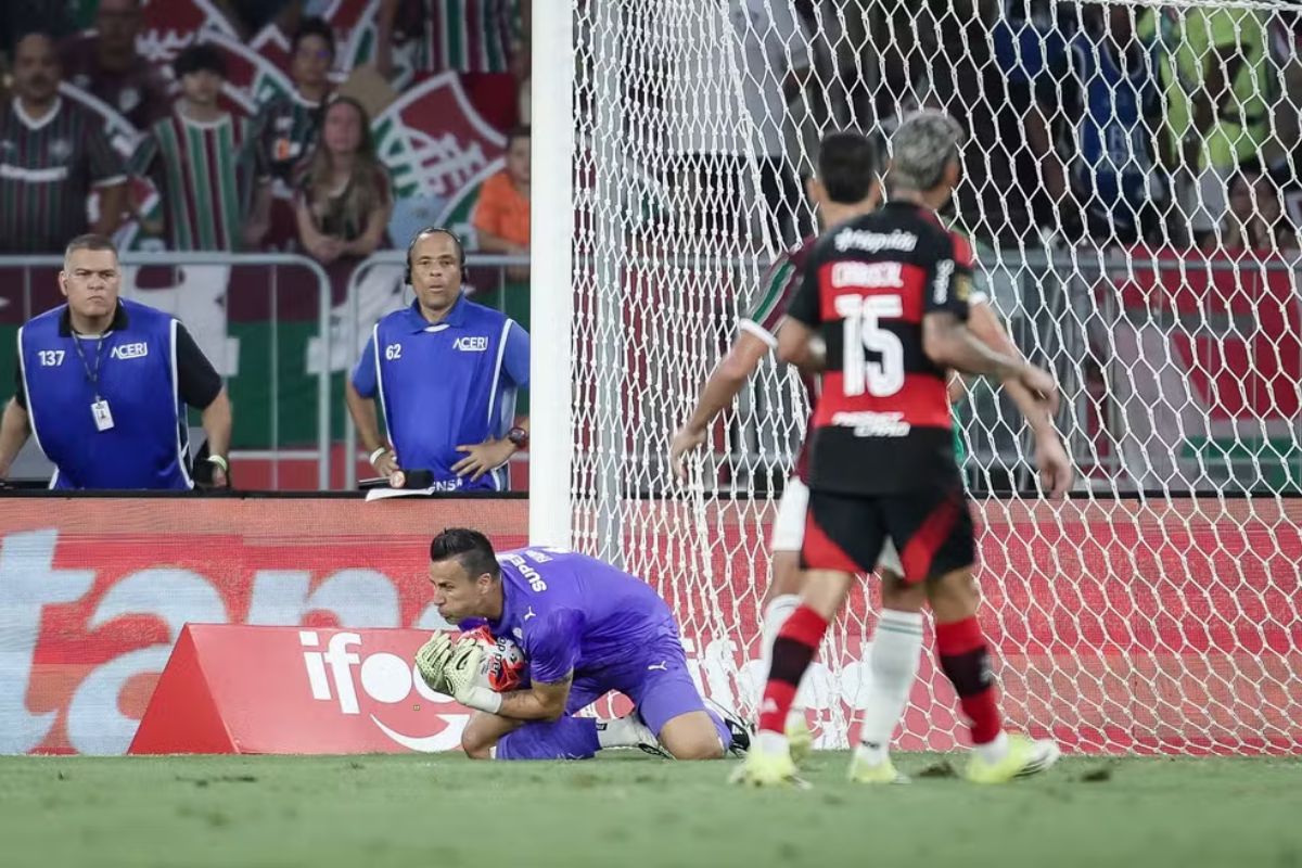 Flamengo e Fluminense fazem jogo de 6 pontos no Brasileirão