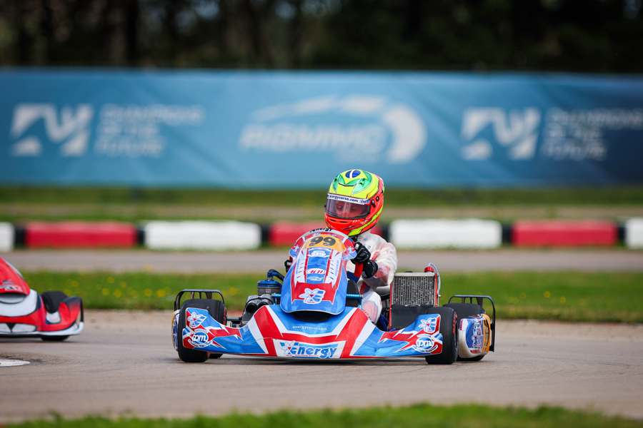 Felipe Sanches inicia desafio no Europeu de Kart na Itália