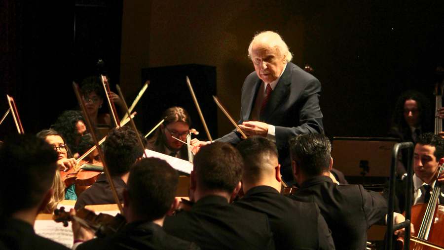 Maestro Isaac Karabtchevsky estreia no Teatro Baccarelli