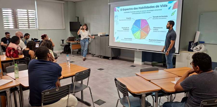 Programa Prisma capacita professores e agentes em SP