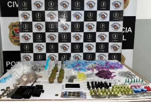 Polícia Civil prende dupla com 13kg de drogas em Santos