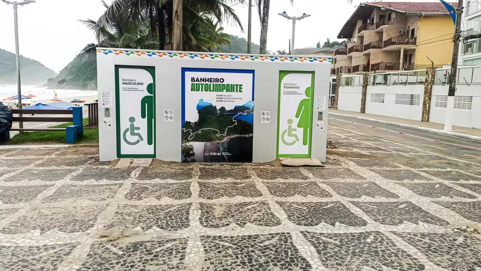 Guarujá instala banheiros autolimpantes em cinco praias 