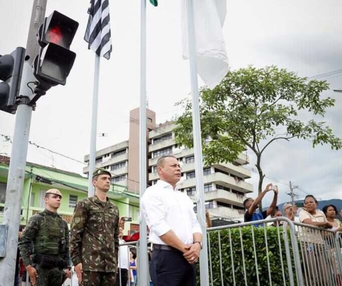 Prefeito César Nascimento parabenizou a sonelidade no aniversário da cidade - Secom Cubatão/Thiego Barbosa