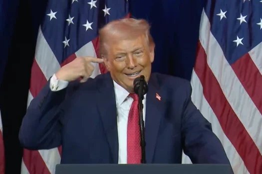 Trump propõe mudar nome da inteligência artificial e faz enquete