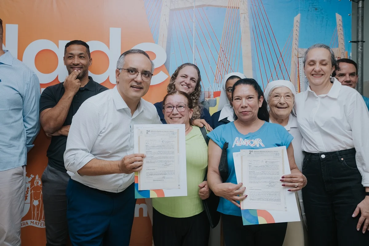 São Bernardo entrega escrituras e garante moradia no Jardim Laura