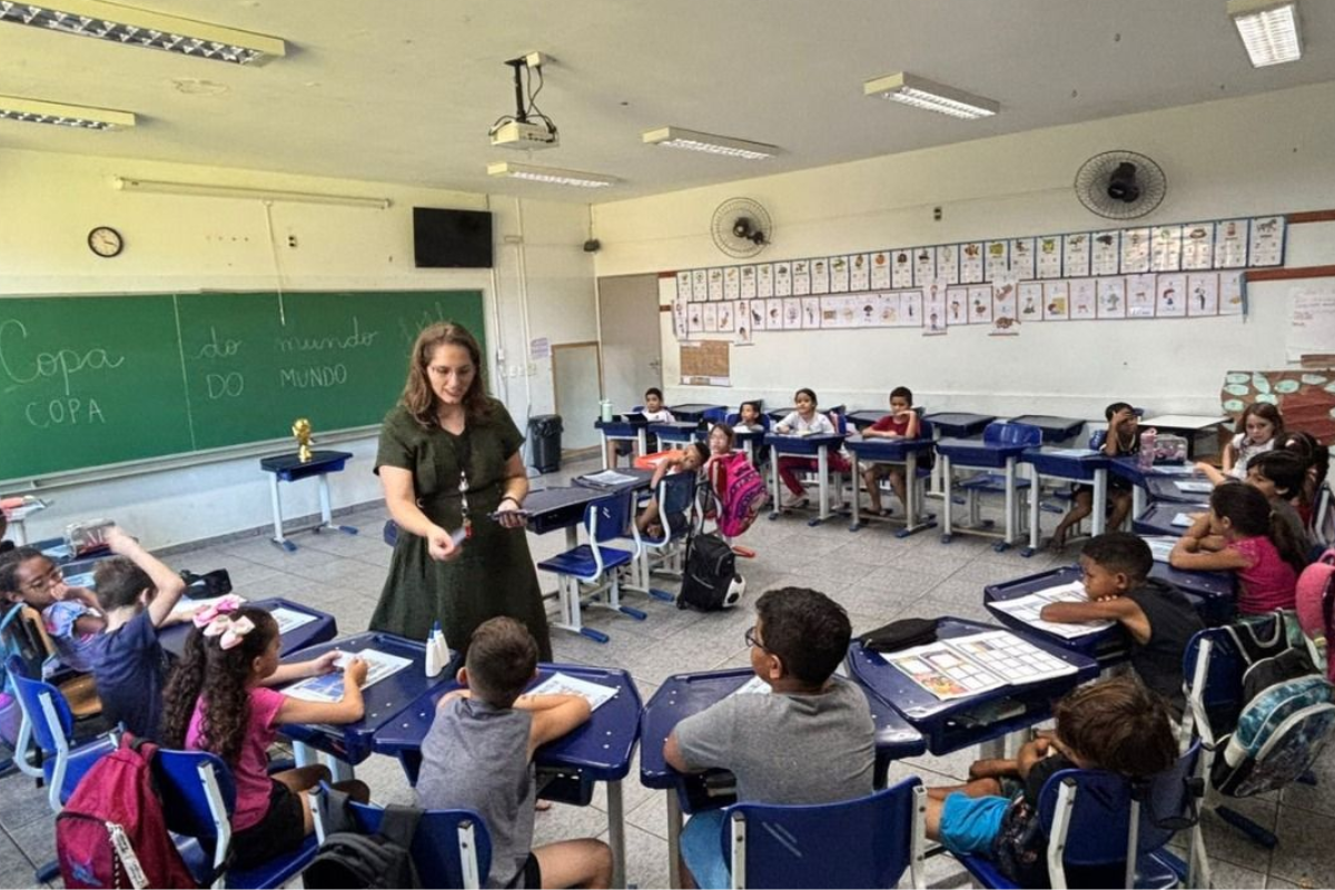 Escola de Rio Preto cria álbum da Copa para ensinar história