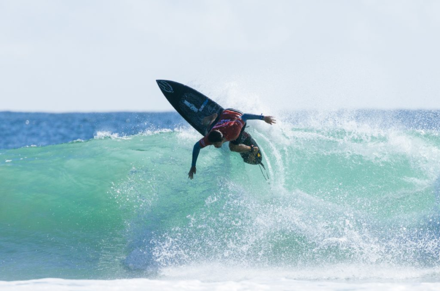 Miguel Pupo venceu o australiano Joel Vaughan, superando um mar inconsistente - WSL/Cait Miers