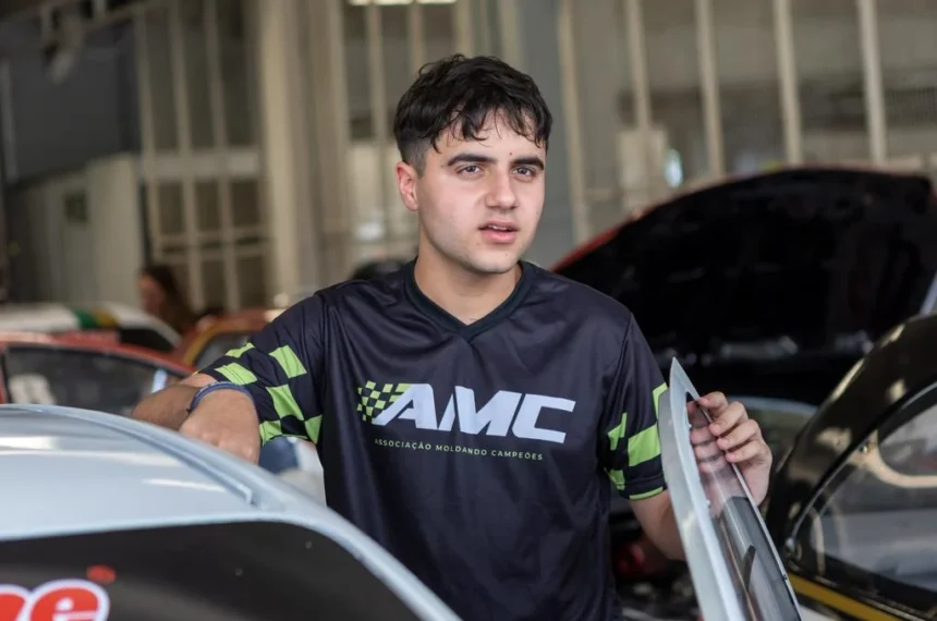 Piloto João Guimarães - (foto: Carlos Rossi/Red Line Motorsport)