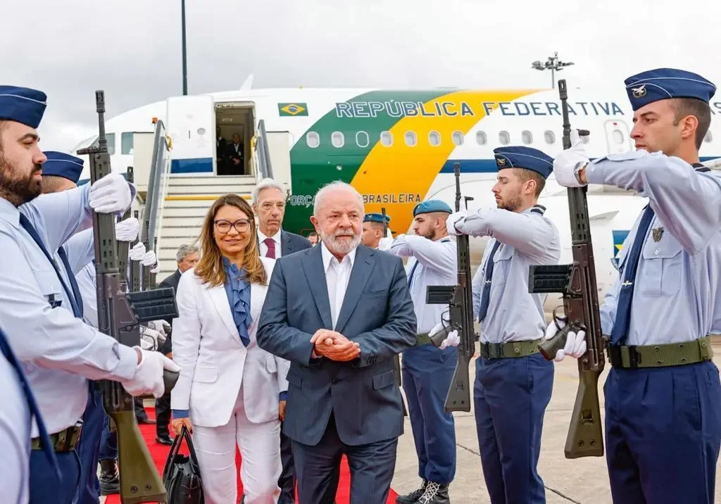 Presidente Lula chega à Lisboa para discutir imigração