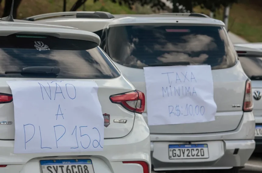 Motoristas de app e motoboys de delivery fazem manifestação contra o PL 152