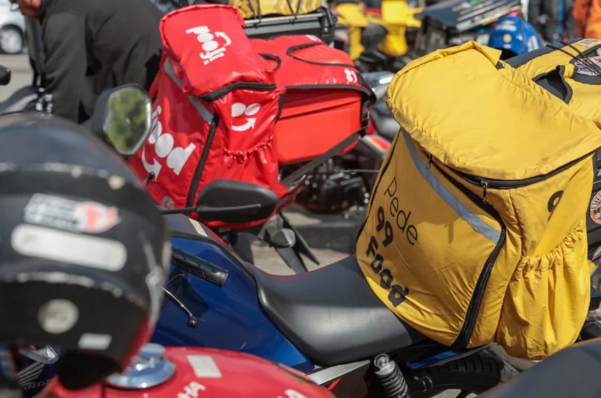 Motoristas de app e motoboys de delivery fazem manifestação contra o PL 152