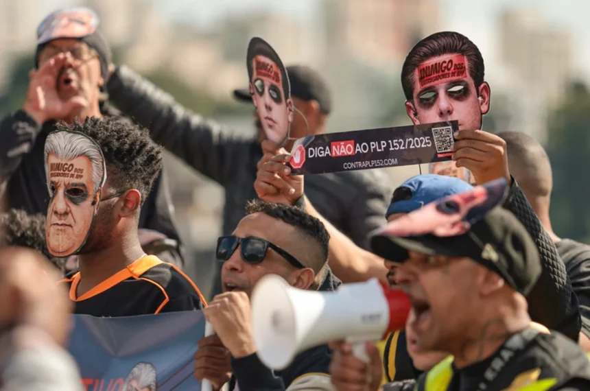 Motoristas de app e motoboys de delivery fazem manifestação contra o PL 152