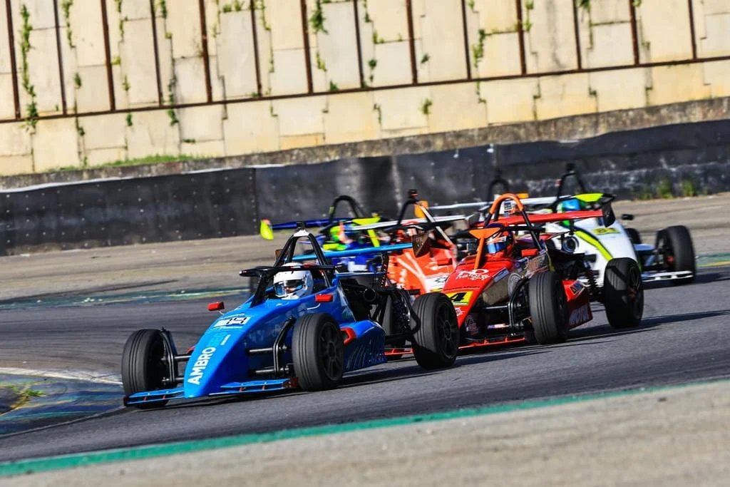 Otávio Almeida se torna o mais jovem vencedor da história da F1600