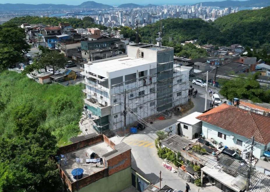 Policlínica da Vila Progresso chega a 80% das obras em Santos