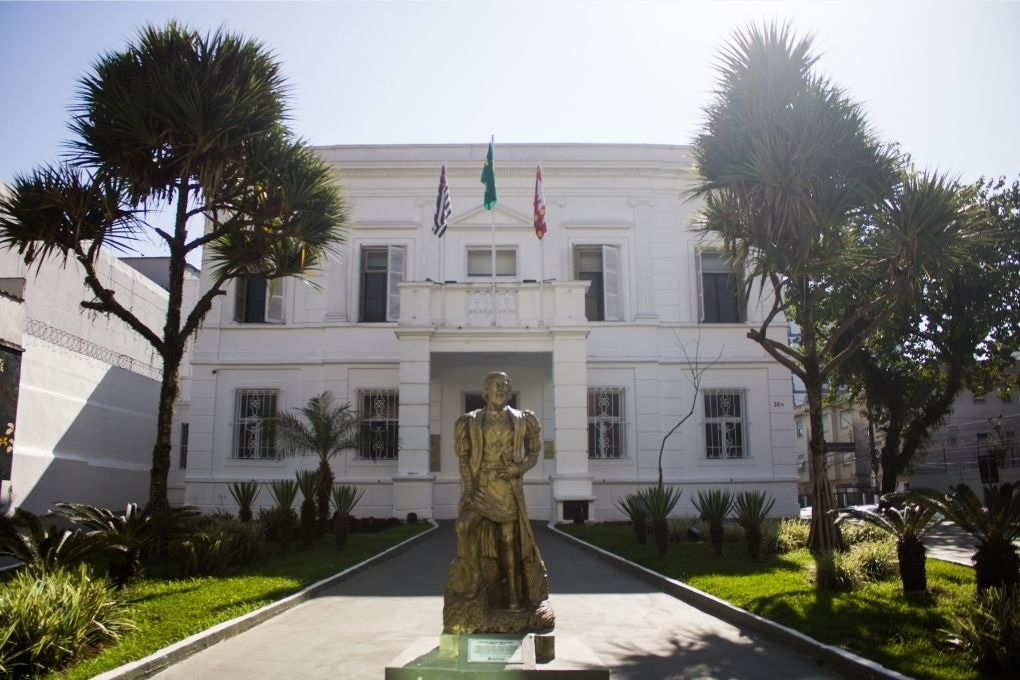 São Vicente abre concurso público com salários de até R$ 6 mil