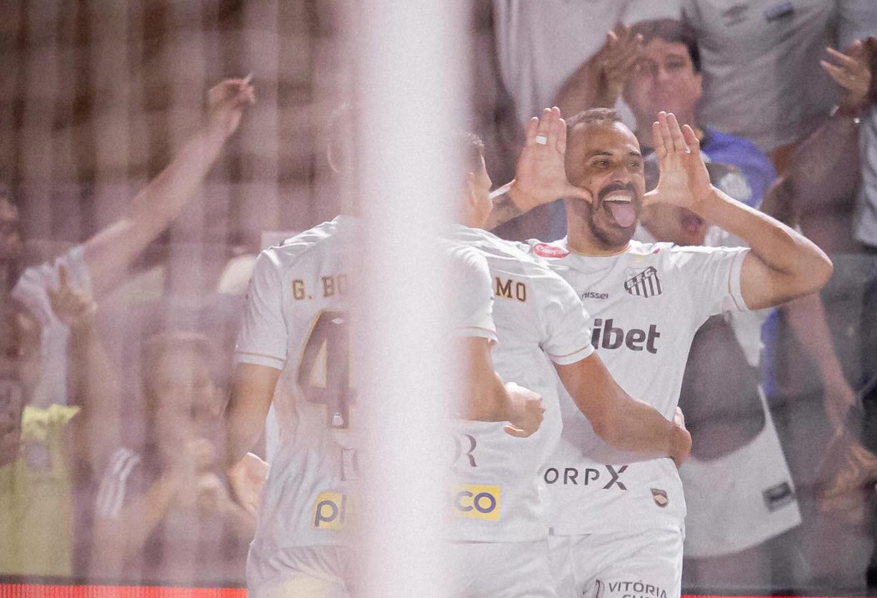 “Santos não é para a parte de baixo tabela”, diz Moisés