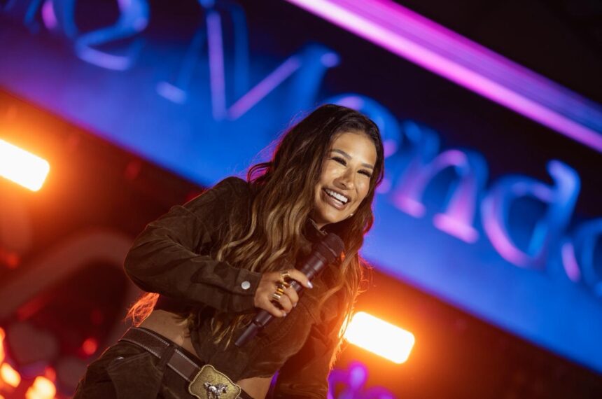 Simone Mendes foi destaque no aniversário de 77 anos de Cubatão - Secom Cubatão/Renato Atalaia