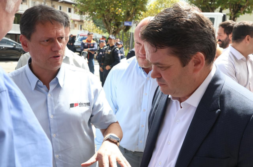 Tarcísio e do secretário Arthur em Campos - FID