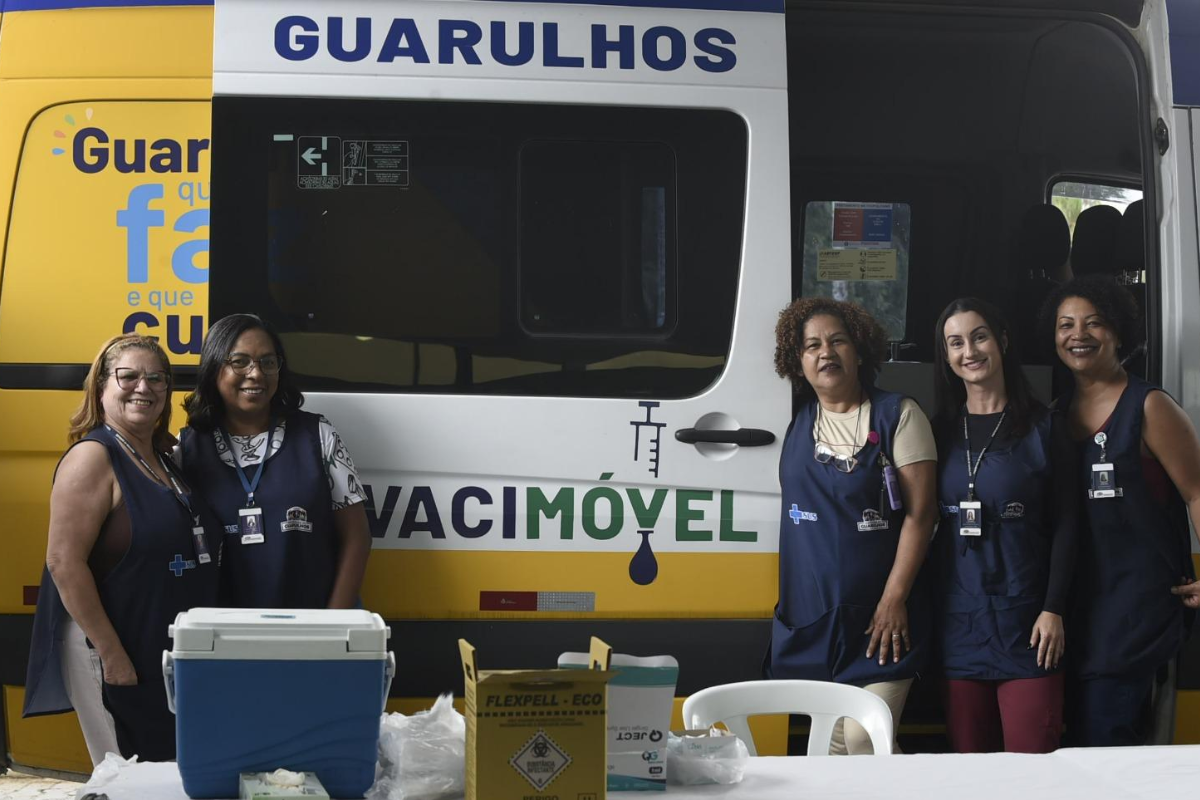 Vacimóvel amplia vacinação na Praça Oito em Guarulhos