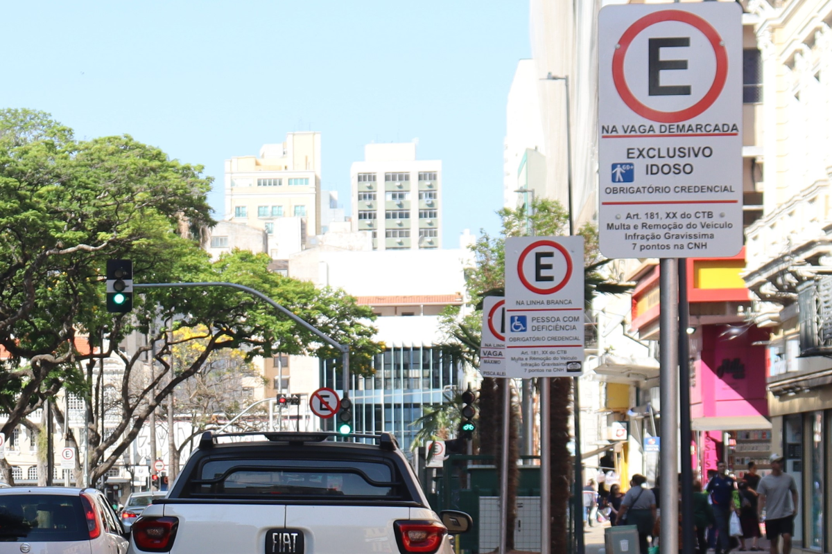 Emdec intensifica fiscalização de vagas preferenciais