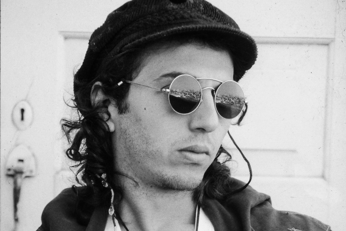 Zeca Baleiro transforma 60 anos em autorretrato musical