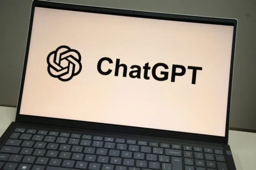 ChatGPT agora cria figurinhas para WhatsApp; veja como fazer