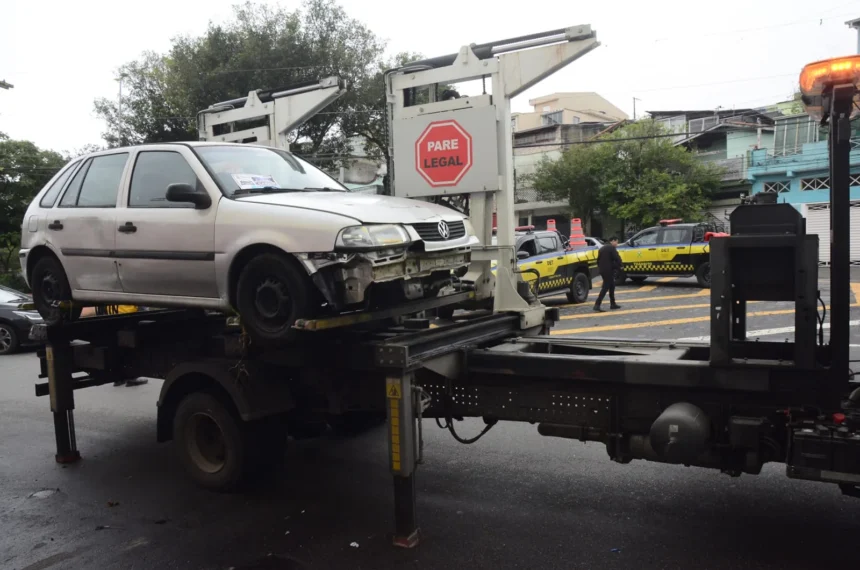 Santo André emite 300 notificações por carros abandonados