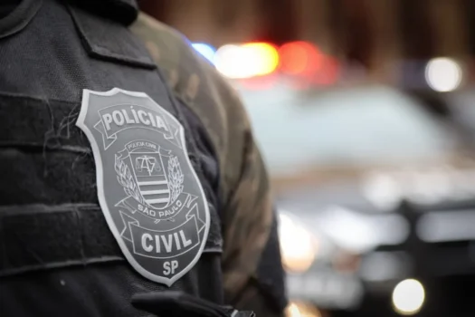 Polícia prende 5 suspeitos em central de golpes na Grande SP
