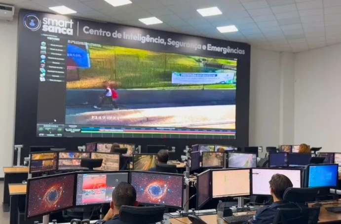 GCM de São Caetano localiza adolescente desaparecida após ajuda do Smart Sanca carro
