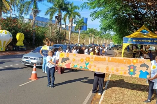 Blitz educativa em Ribeirão Preto une Maio Amarelo e Maio Laranja 