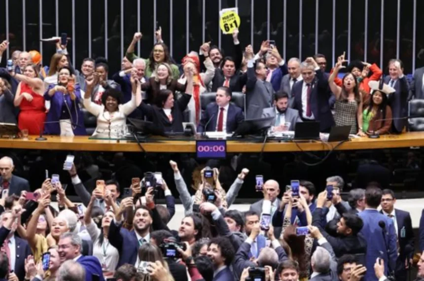 Sindicatos chamam fim da escala 6x1 de vitória histórica no Brasil