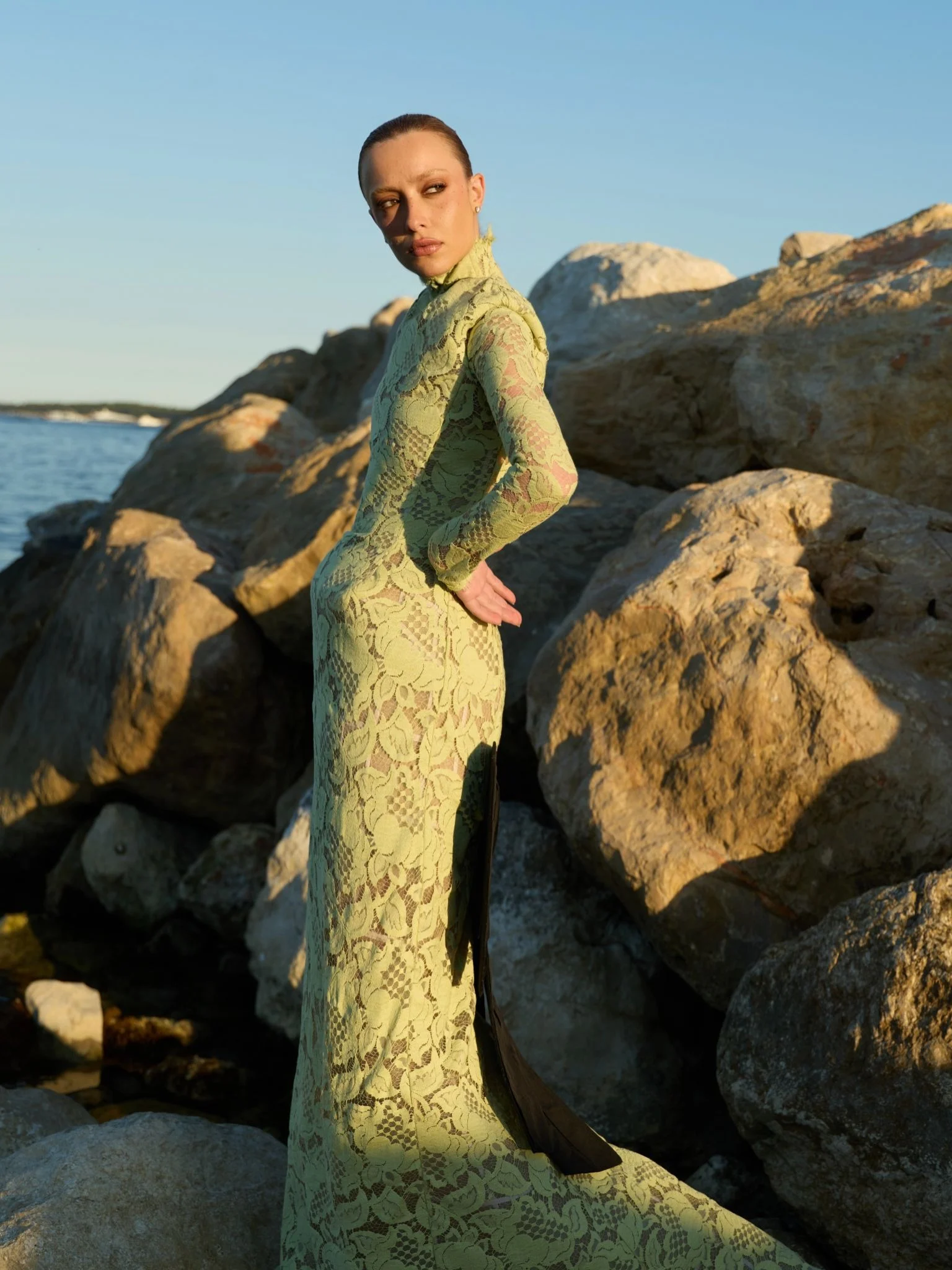 Maria Braz no red capet de San Pellegrino no Festival de Cannes - (Izac Fedotti)