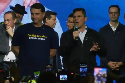Sérgio Moro lança pré-candidatura no Paraná ao lado de Flávio e ataca Lula