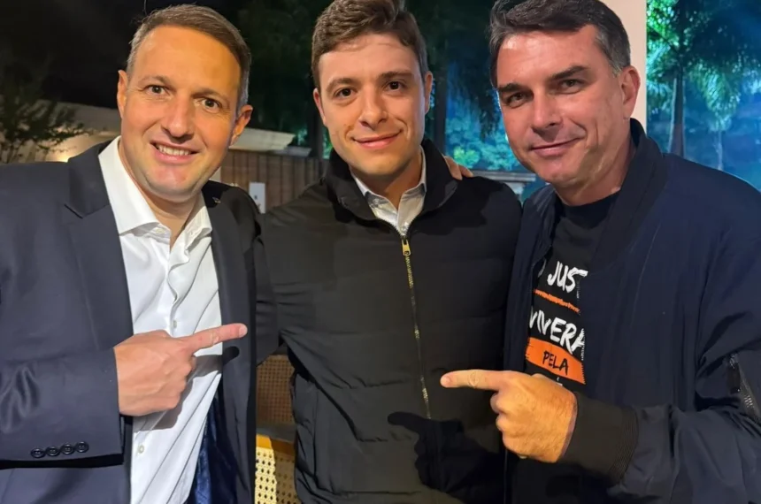 Secretário de Segurança Pública, Guilherme Derrite; deputado estadual Thiago Auricchio e senador Flávio Bolsonaro - (Divulgação)