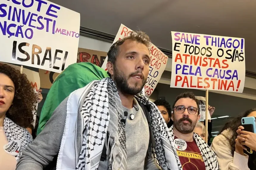 Ativista brasileiro Thiago Ávila tem prisão prorrogada pelo sistema judiciário de Israel - (Paulo Pinto/Agência Brasil)