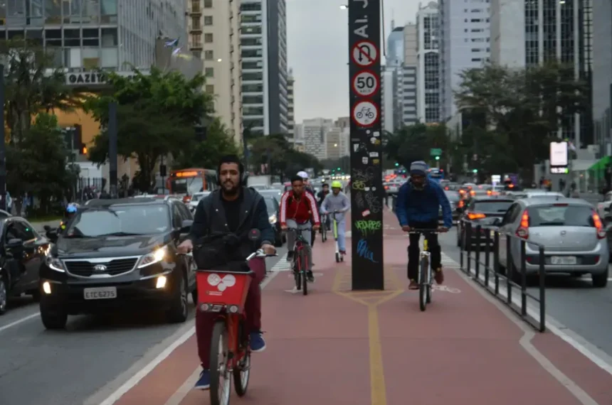Trânsito - Mobilidade Urbana - Micromobilidade - Bicicletas - Avenida Paulista